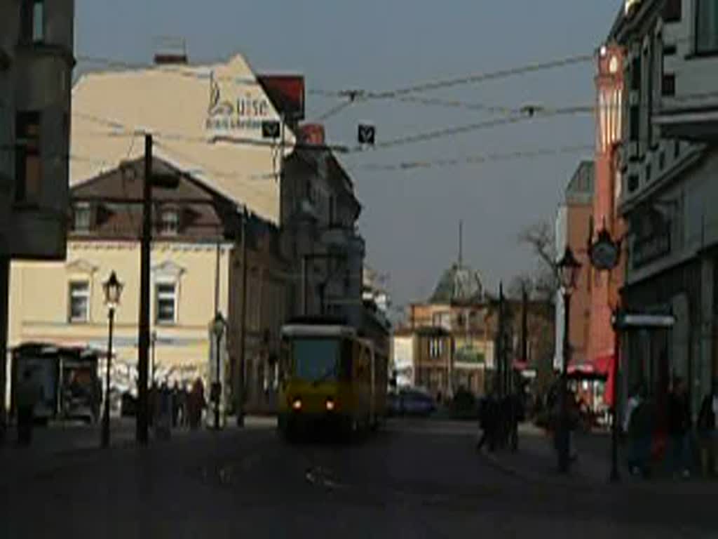 Eine Tatrabahn auf der Linie 61 durchfhrt die Altstadt Kpenick. 31.3.2007