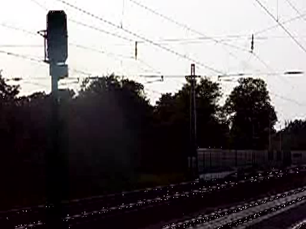 Eine unbekannte BR 155 fuhr mit einem Autotransportzug am 18.05.2009 in Richtung Seelze.