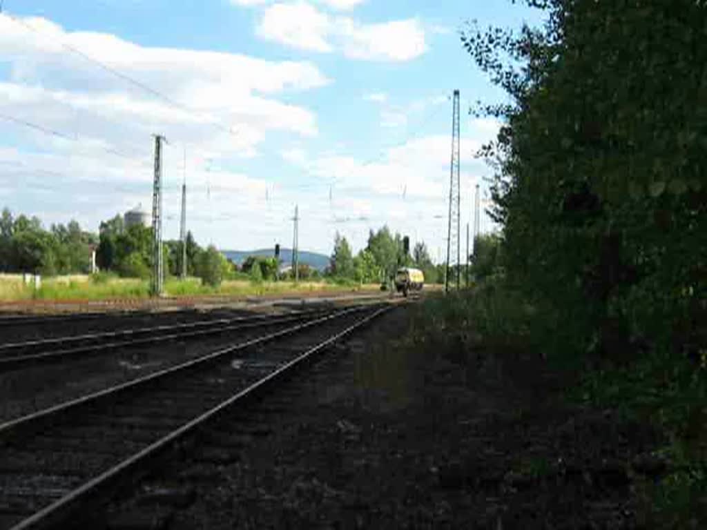 Eine V 320 (DB 232 001-8) der Wiebe Gleisbautechnik in Fahrtrichtung Nord durch Eschwege West.