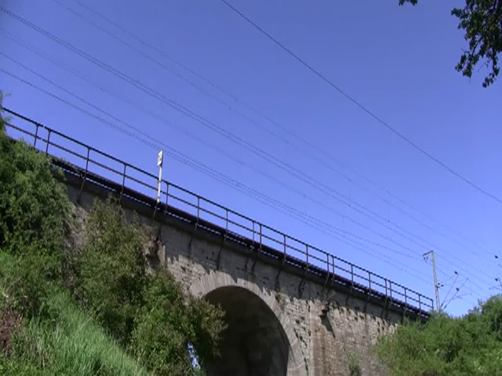 Eine Voith Maxima mit Gterzug in Richtung Nrnberg bei Rottendorf (15.05.2011)