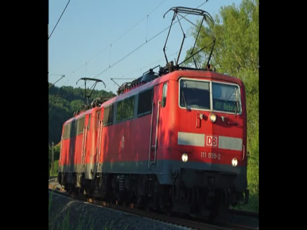 Einen kleinen 111er Lokzug konnte man am 19.07.2010 in Fahrtrichtung Sden bei Mecklar sehen. Bei der vorderen handelte es sich um 111 059-2.