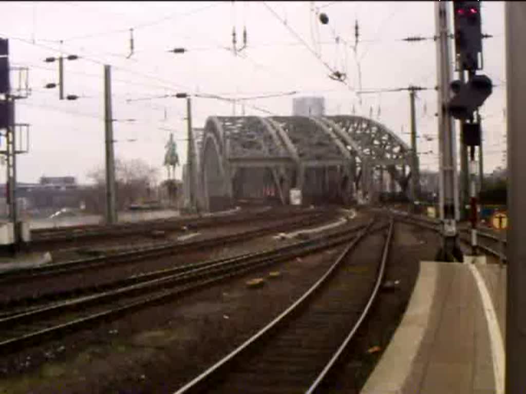 Einfahrt von 101 019-8 mit IC 2025 Hamburg-Altona - Frankfurt(Main)Hbf in Kln Hbf. 27.03.08