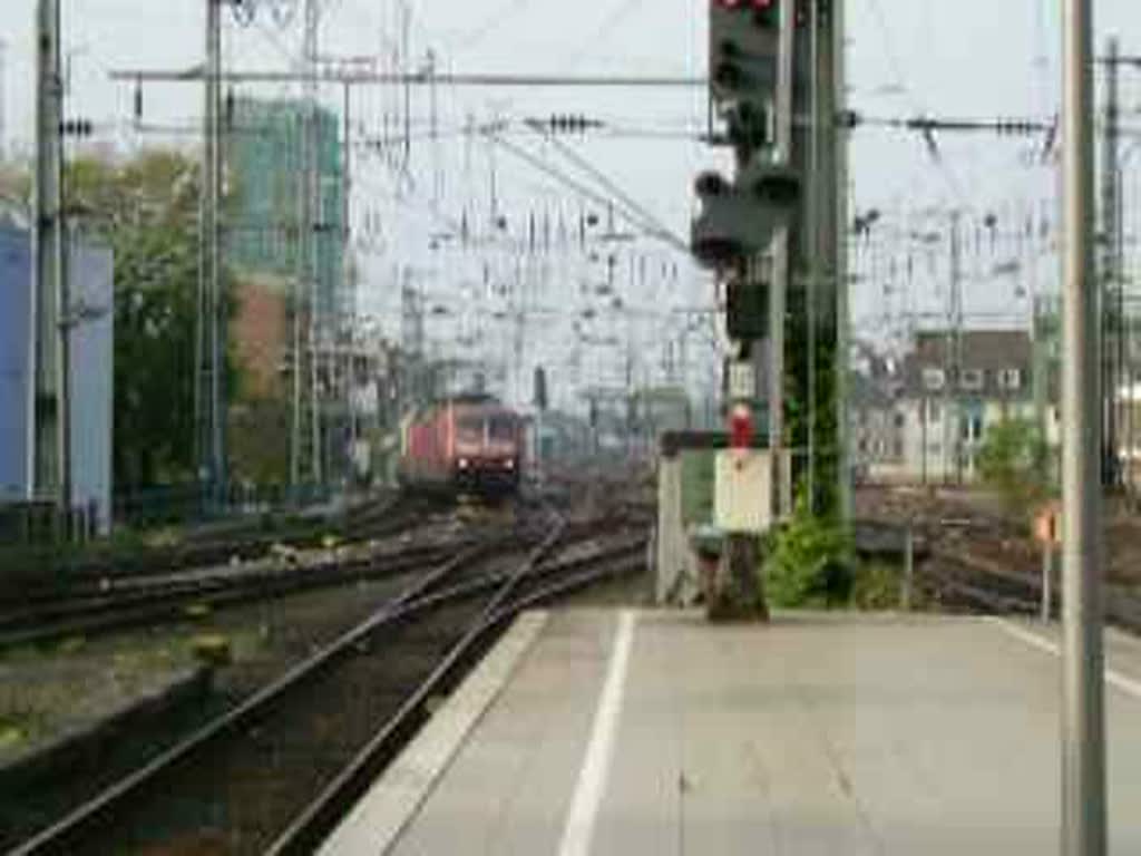 Einfahrt des IC 1926 Frankfurt(Main)Hbf - Berlin-Sdkreuz mit orientroter 120er in Kln Hbf.