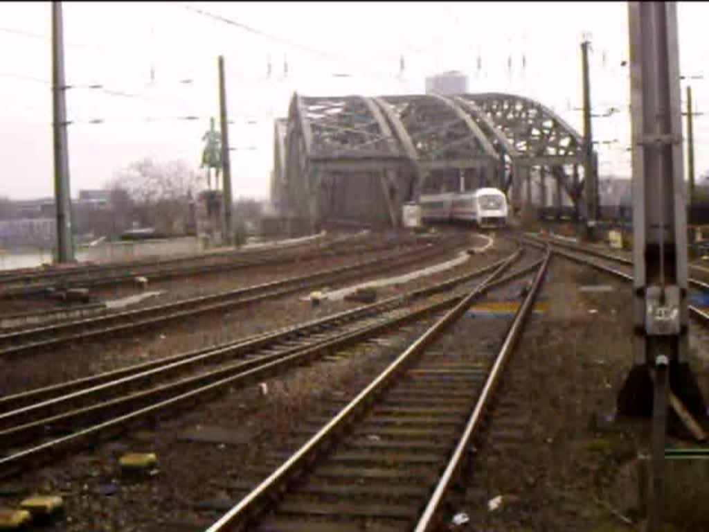 Einfahrt des IC 2046 Leipzig Hbf - Kln Hbf mit Schublok 101 021-4 in Kln Hbf.  27.03.08