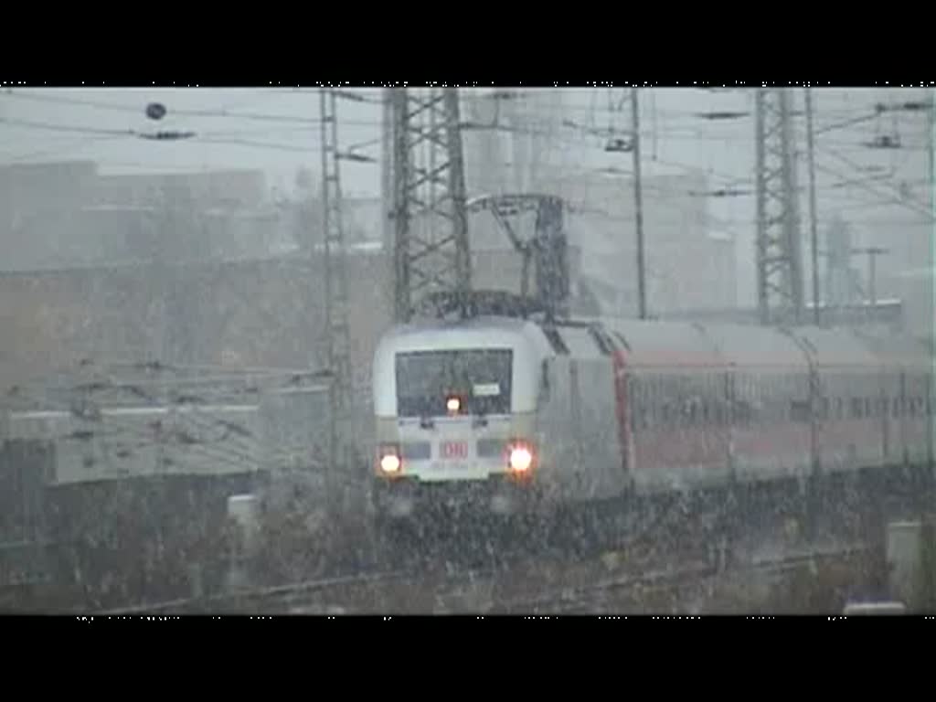 Einfahrt des RE mit 182 004-2 aus Cottbus in den HBF Leipzig 16.12.2009 9:03