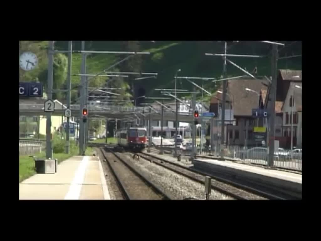 Einfahrt des Rheintal-Express Chur - St. Gallen am 28.4.2012 in Rheineck.