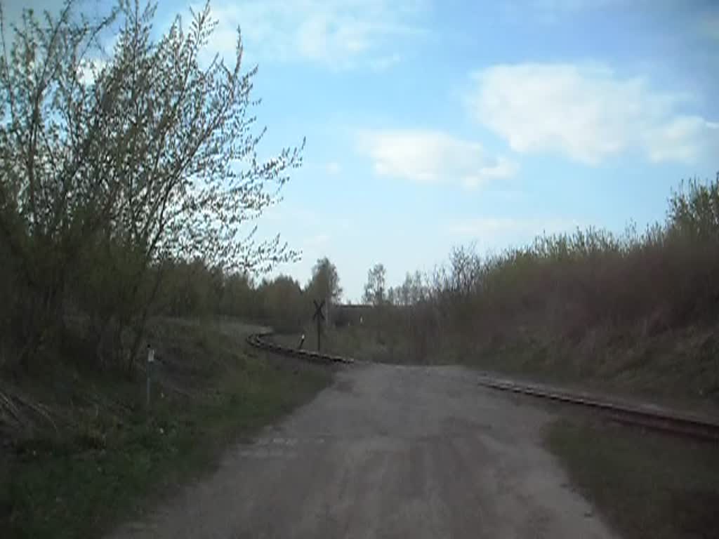 Einfahrt eines Peronenzuges aud Hettstedt-Kupferkammerhütte in den Hp. Hettstedt-Eduardschacht. (17.04.2011)
