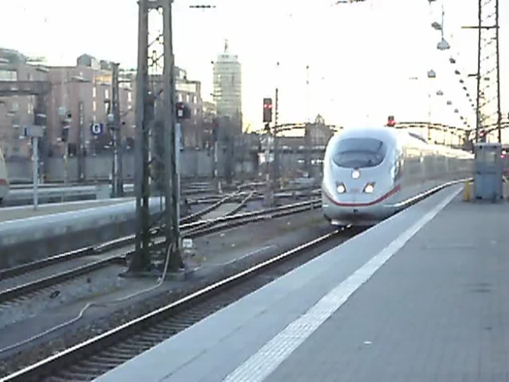 Einfahrt ICE3  Schwerte/Ruhr  in Mnchen Hbf am 27.11.11