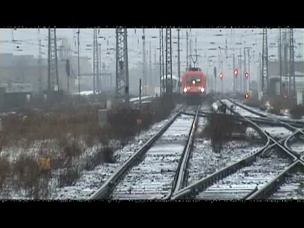 Einfahrt der RE 10 von Cottbus in den HBF Leipzig mit 182 006 30.12.2009