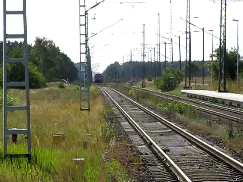 El-Lok BR 101 081-8  DB AG  durcheilt mit einem IC am Haken den Haltepunkt Slsdorf, 29.8.2009