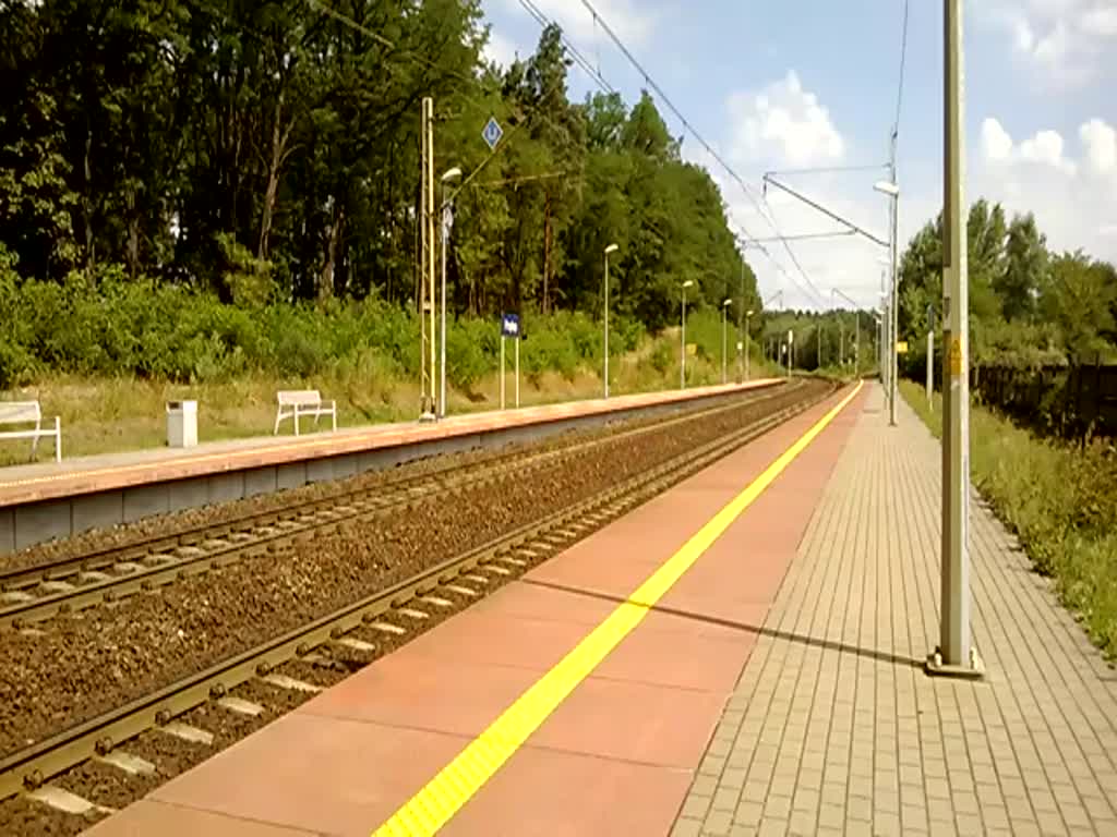 EP07-1053 mit TLK von Bydgoszcz nach Zielona Gora in Haltestelle Przylep, 8.07.2018