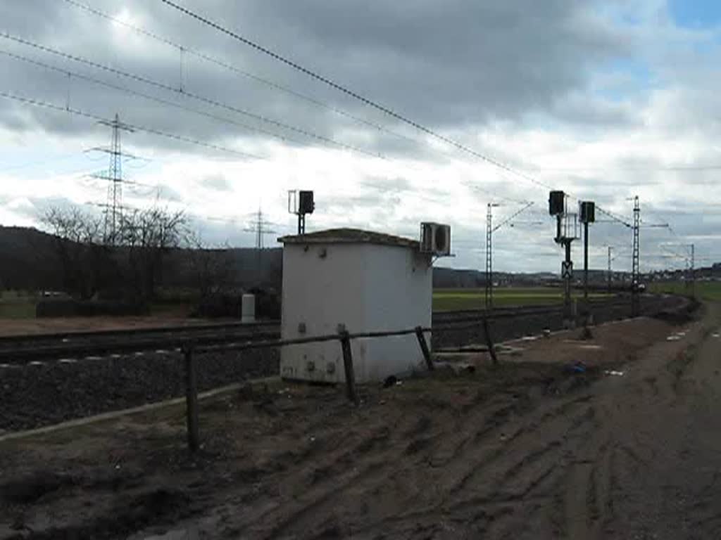 ES 64 F4-283 mit einem ler in Fahrtrichtung Norden zwischen Friedlos und Mecklar. Aufgenommen am 27.02.2010.