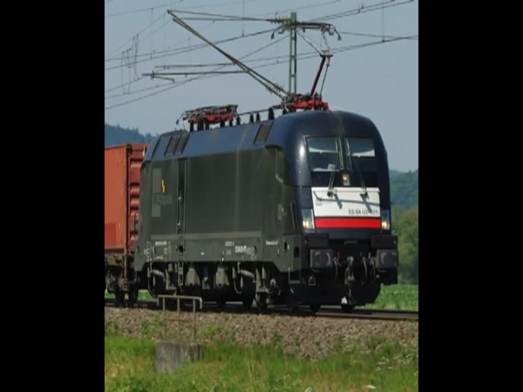 ES 64 U2-071 mit Containerzug in Fahrtrichtung Sden bei Unterhaun. Aufgenommen am 08.07.2010.