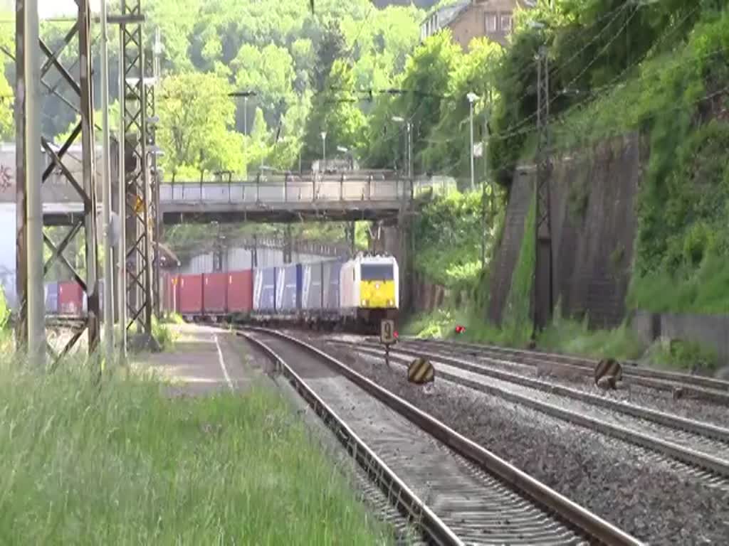 Euro Cargo Rail E 186 311-7 mit einem freundlichem Lokführer und Makrofon Gruß,am 25.05.2015
