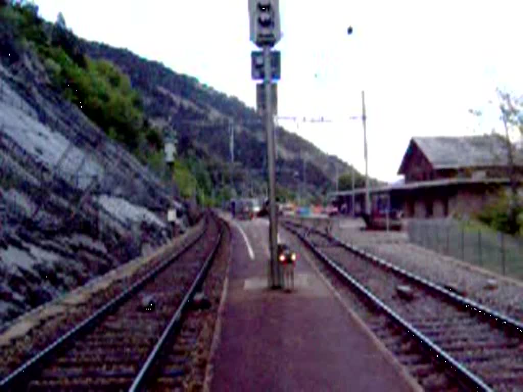 Extrazug des rail-in-club Interlaken West mit RM Re 4/4 III bei der Durchfahrt in Hohtenn.