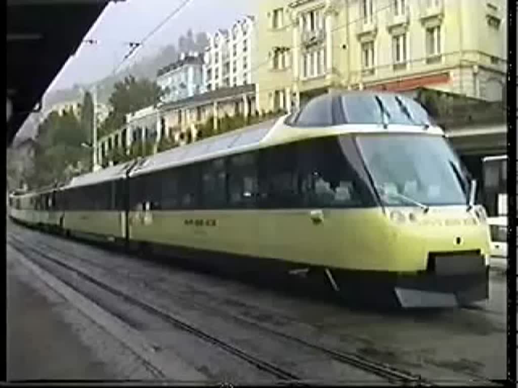 Fahrt des Crystal Panoramic-Express mit GDe 4/4 6003 der MOB am 8. September 1993 von Zweisimmen nach Montreux.