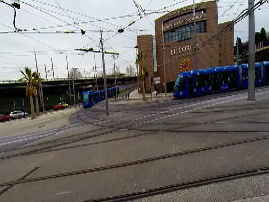 Frankreich, Languedoc, Hérault, Montpellier, zwei TW der Linie 1 beim Kongresszentrum Corum. 18.02.2014 