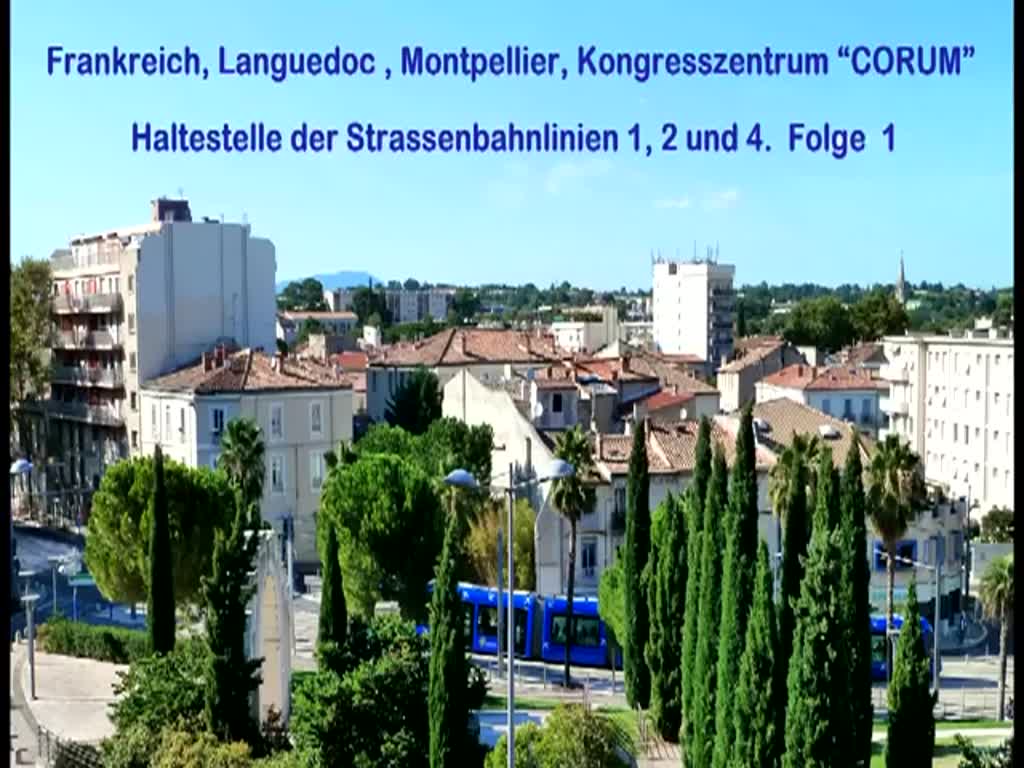 Frankreich, Languedoc-Roussillon, Hérault, Montpellier, Haltestelle  CORUM  der Linien 1,2 und 4. Die Triebwagen kommen hier nur mühsam durch den recht dichten Strassenverkehr. Sogar manche Fussgänger sind sich der Gefahr nicht bewusst. In der Folge 1: Citadis 401 der Linie 1 und Citadis 301 der Linie 4. 26.03.2013