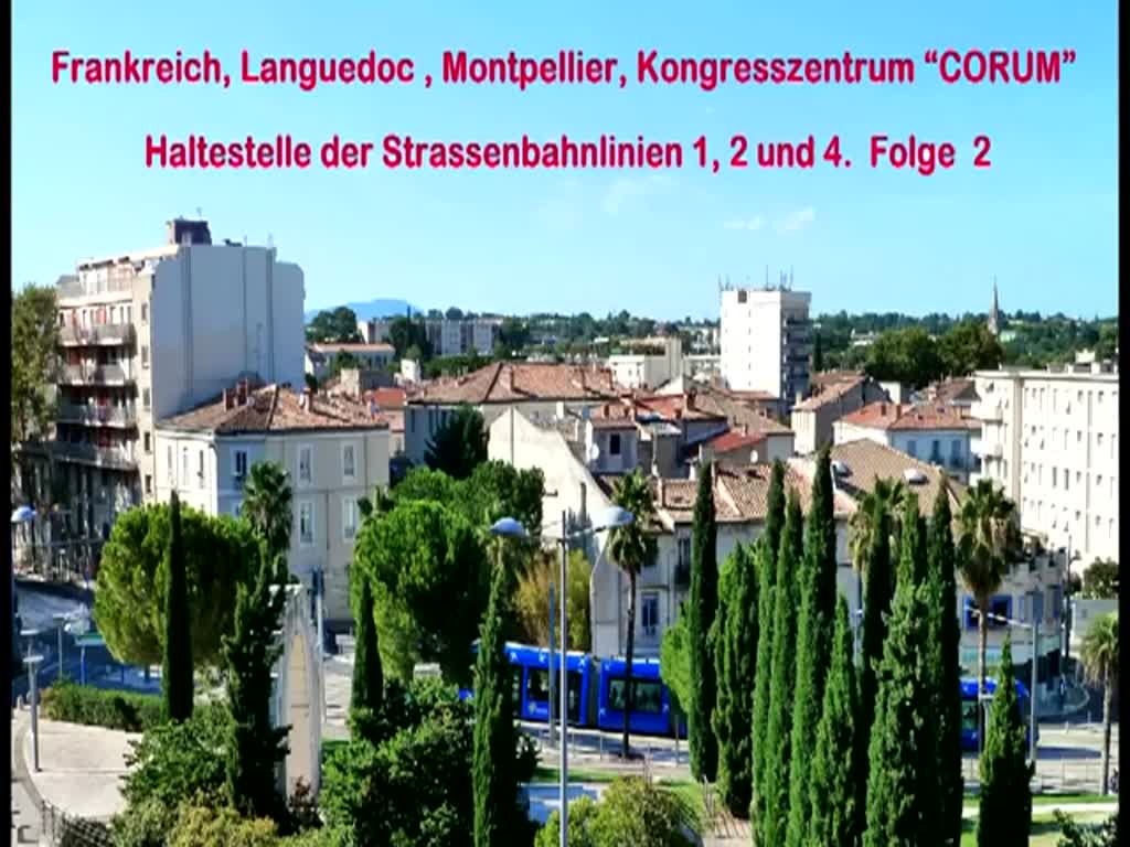 Frankreich, Languedoc-Roussillon, Hérault, Montpellier, Haltestelle  CORUM  der Linien 1,2 und 4. Die Triebwagen kommen hier nur mühsam durch den recht dichten Strassenverkehr. Sogar manche Fussgänger sind sich der Gefahr nicht bewusst. In der Folge 2: Citadis 401 der Linie 1, Citadis 301 der Linie 4 und Citadis 301 der Linie 2. 26.03.2013