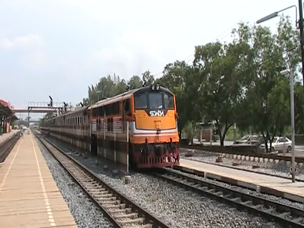 GEK 4041 fhrt am 09.Mai 2012 mit dem ORD 211 aus dem Bf. Rangsit aus.