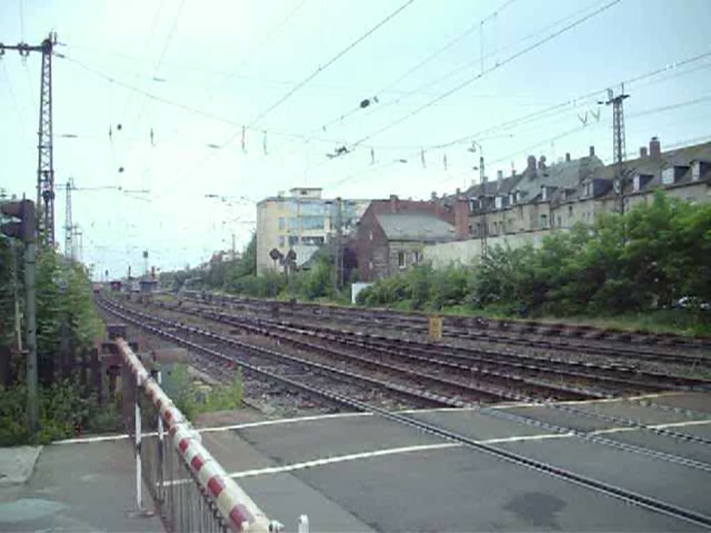G�terzug Richtung Bamberg, in F�rth Ottostrasse.
(15.06.08)Bahn�bergang Sonntags geschlossen