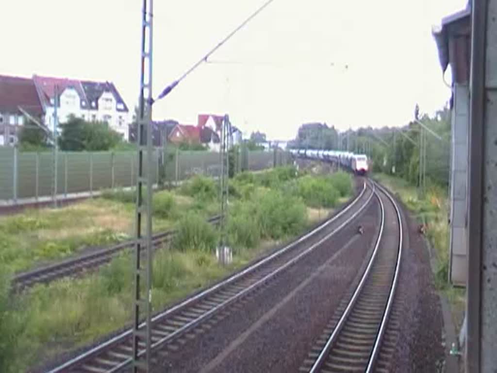 Gterzugfahrt mit einer 185 der HVLE und Silowagen, am 22. Juli 2010