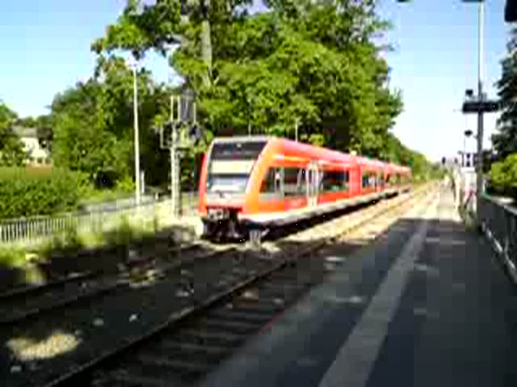 Hier 646 001-8 und 646 020-8 als RE6 nach Berlin-Spandau, bei der Ausfahrt am 5.6.2010 aus Neuruppin Rheinsberger Tor.