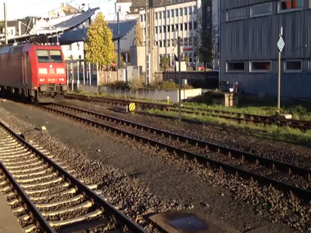 Hier bringen 2 185er einen Zug aus Italien nach Limburg. Dieser wird dann im Westerwald mit Ton beladen und macht sich dann wieder auf den Rckweg. Aufgenommen am 27.10.13.