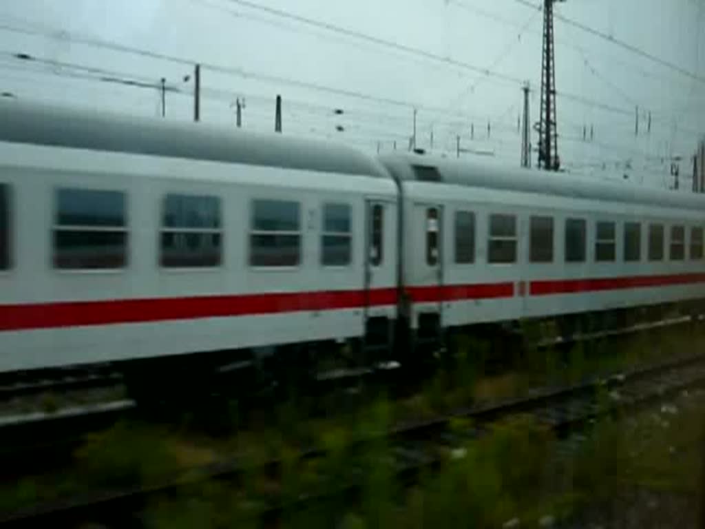Hier habe ich aus dem ICE 1737 die Einfahrt in den Leipziger Hbf gefilmt. Gleichzeitig fährt auch der IC 2133 aus Oldenburg (Oldb) ein. (11.07.2009)