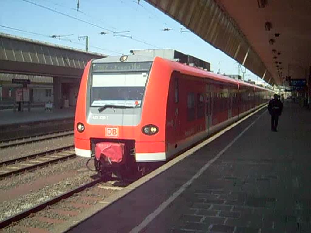 Hier stehen 2x br 425 (an der Spitze 425526-1) als RB 42 von Mnster nach Essen am 17.4 im Startbahnhof und fahren dann doch recht schnell aus.