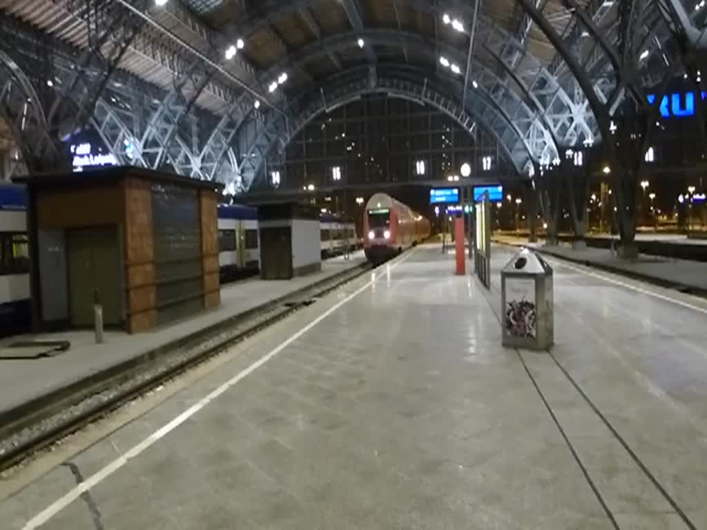 Hier zu sehen ist ein DOSTO bei der Einfahrt in den Leipziger Hbf. Schublok war eine 143er. 
16.01.13.