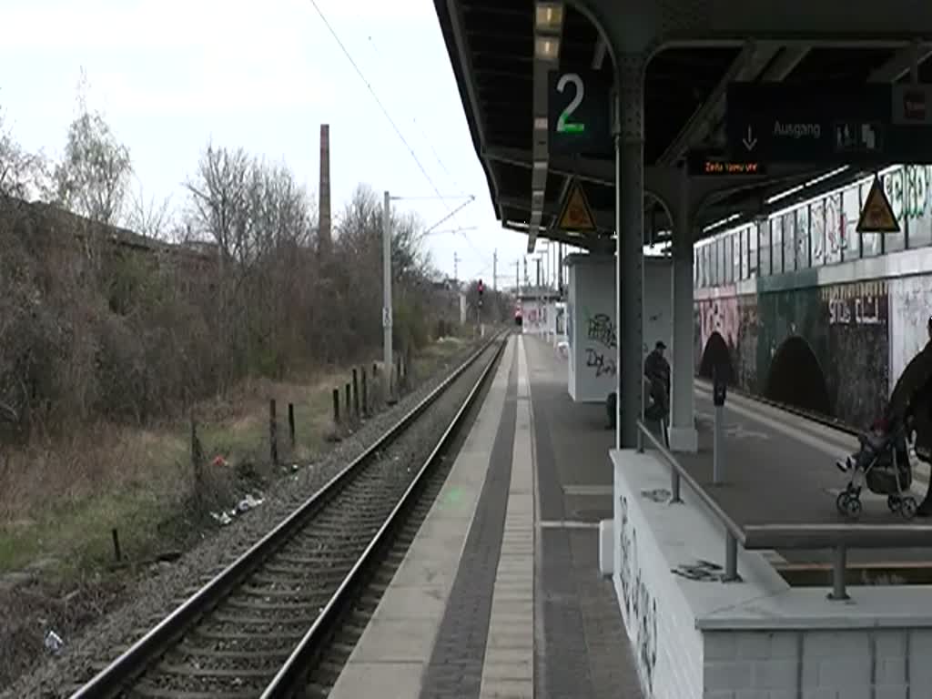 IC 1958 kommend von Leipzig Hbf durchfährt hier den Bahnsteig Leipzig-Gohlis und fährt nach Frankfurt(M) Flughafen Fernbf und endet dort.Aufgenommen am 09.04.2012 in Leipzig