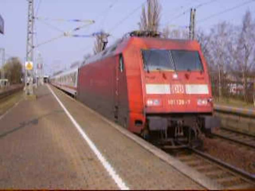 IC 1971 mit Lok 101 128-7 verlsst den Bhf Elmshorn am 30.03.07