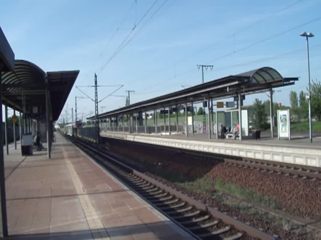 IC 2259 von Kln Hbf durchfhrt hier den Bahnhof Leipzig/Messe und erreicht in wenigen Minuten den Leipzig Hbf.Aufgenommen am 06.05.2011 in Leipzig