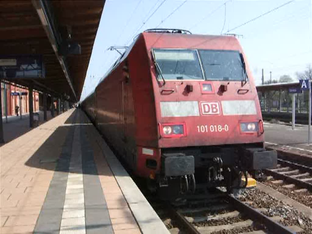 IC144 von Berlin Ostbahnhof nach Bad Bentheim kurz vor der Abfahrt im Bahnhof Stendal.(11.04.09)