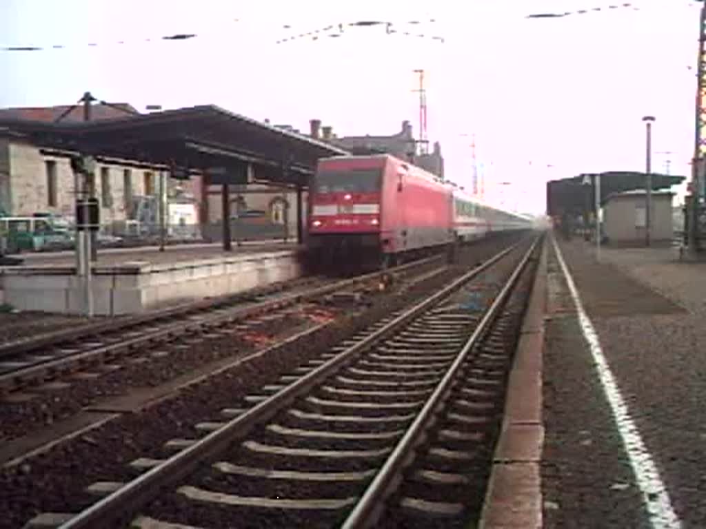 IC144 von Szczecin Glowny nach Schiphol(Airport)bei der Ausfahrt im Bahnhof Stendal.Aufgenommen am 28.10.07