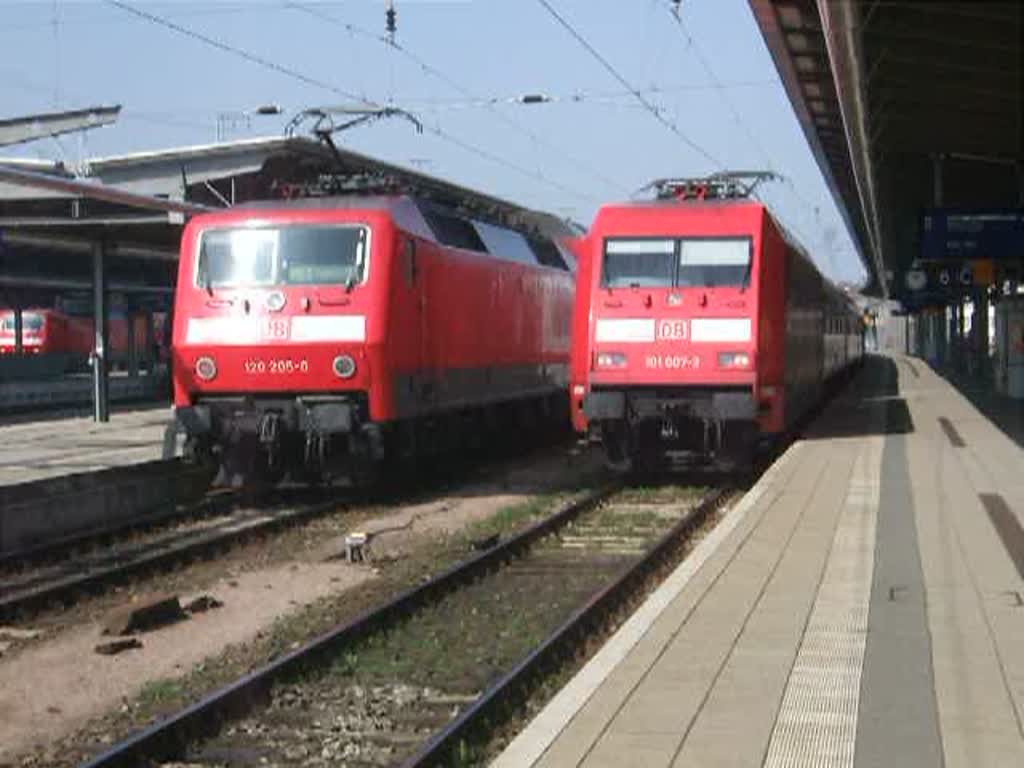 IC1805/1815 von Ostseebad Binz/Ostseebad Heringsdorf nach Kln Hbf.kurz vor der Abfahrt im Rostocker Hbf.links steht RE1 nach Hamburg Hbf.(04.04.09)