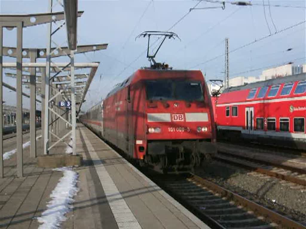 IC2213 von Ostseebad Binz nach Suttgart Hbf.bei der Abfahrt im Rostocker Hbf.(11.01.09) 