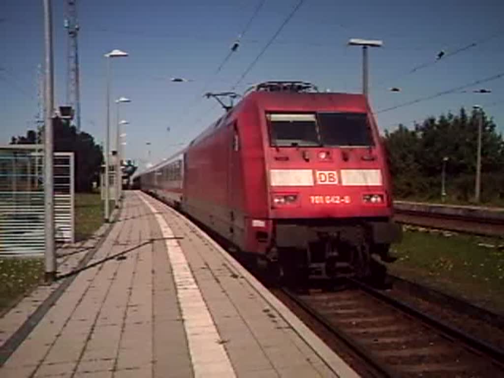 IC2239 von Warnemnde nach Leipzig Hbf.kurz vor der Ausfahrt im Bahnhof Warnemnde.(30.08.08)