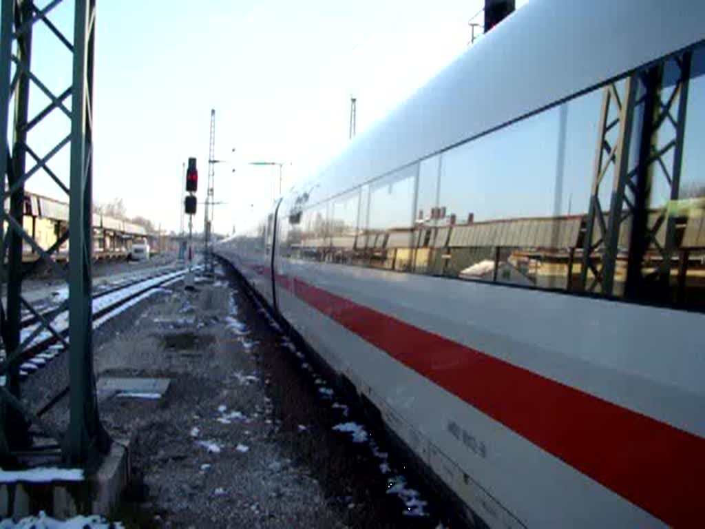 ICE 1090 nach Berlin Sdkreuz hat am 18.11.07 Einfahrt in den Bahnhof Augsburg Hauptbahnhof.