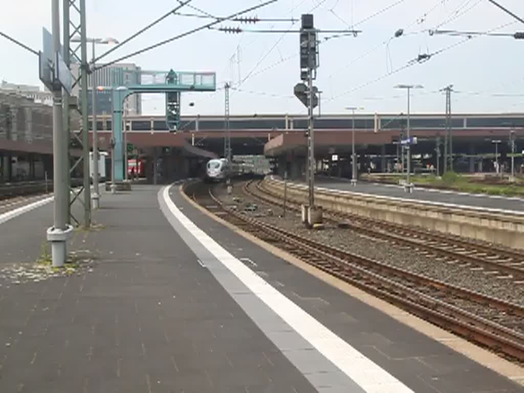 ICE 128 von Frankfurt(Main)Hbf nach Amsterdam Centraal bei der Ausfahrt im Dsseldorfer Hbf.08.06.2013