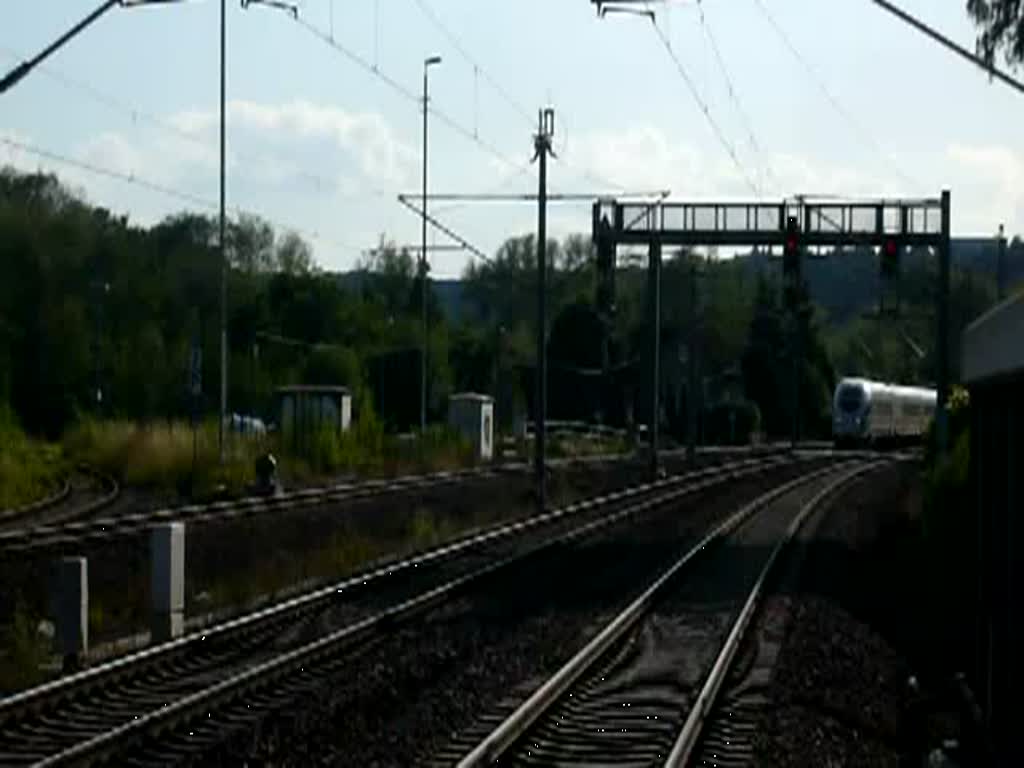ICE 1504 nach Hamburg-Altona durchfährt den Bahnhof Orlamünde. Nächster Halt ist Jena Paradies. (16.07.2009)