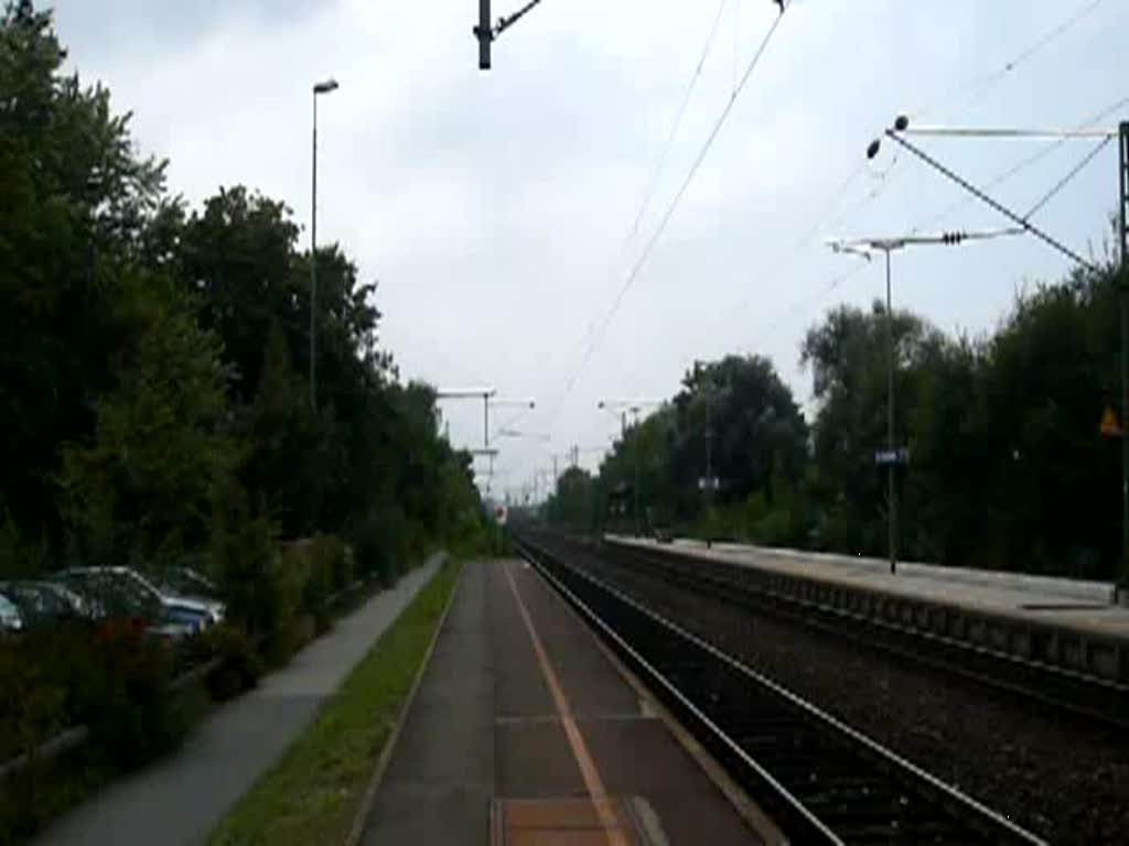 ICE 1608 nach Berlin Gesundbrunnen ist pnktlich unterwegs zum nchsten Halt in Lichtenfels und durchfhrt hier Bad Staffelstein. (16.09.2009)