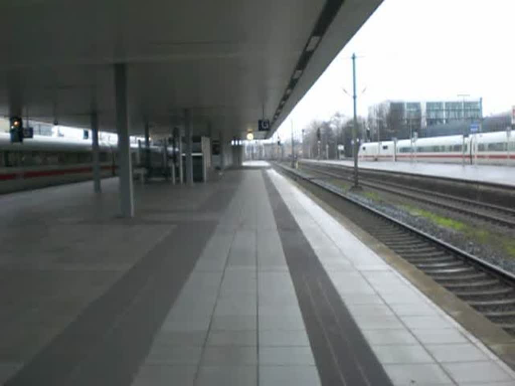 ICE -2 DOppelsausfahrt aus Hannover Hbf (rechts nach berlin, links nach Kln) 24.12.2008