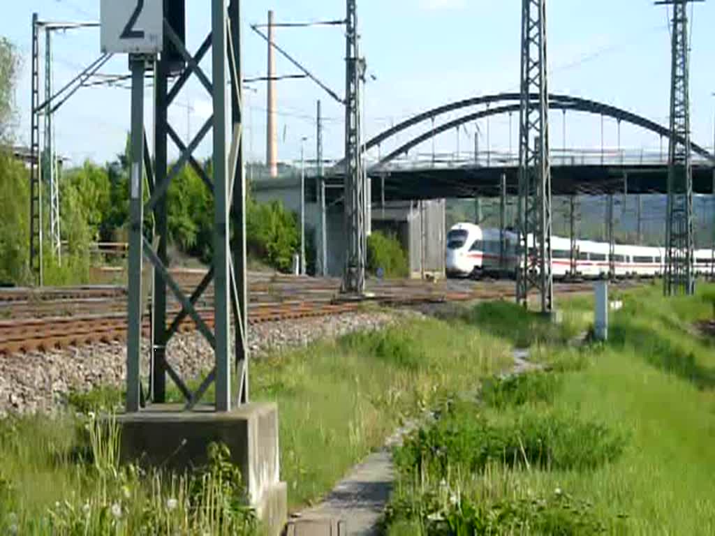 ICE 73924 aus Nrnberg Hbf hat mit etwas Versptung den Bahnhof Saalfeld (Saale) durchfahren und fhrt weiter nach Berlin Gesundbrunnen. (07.05.2009)