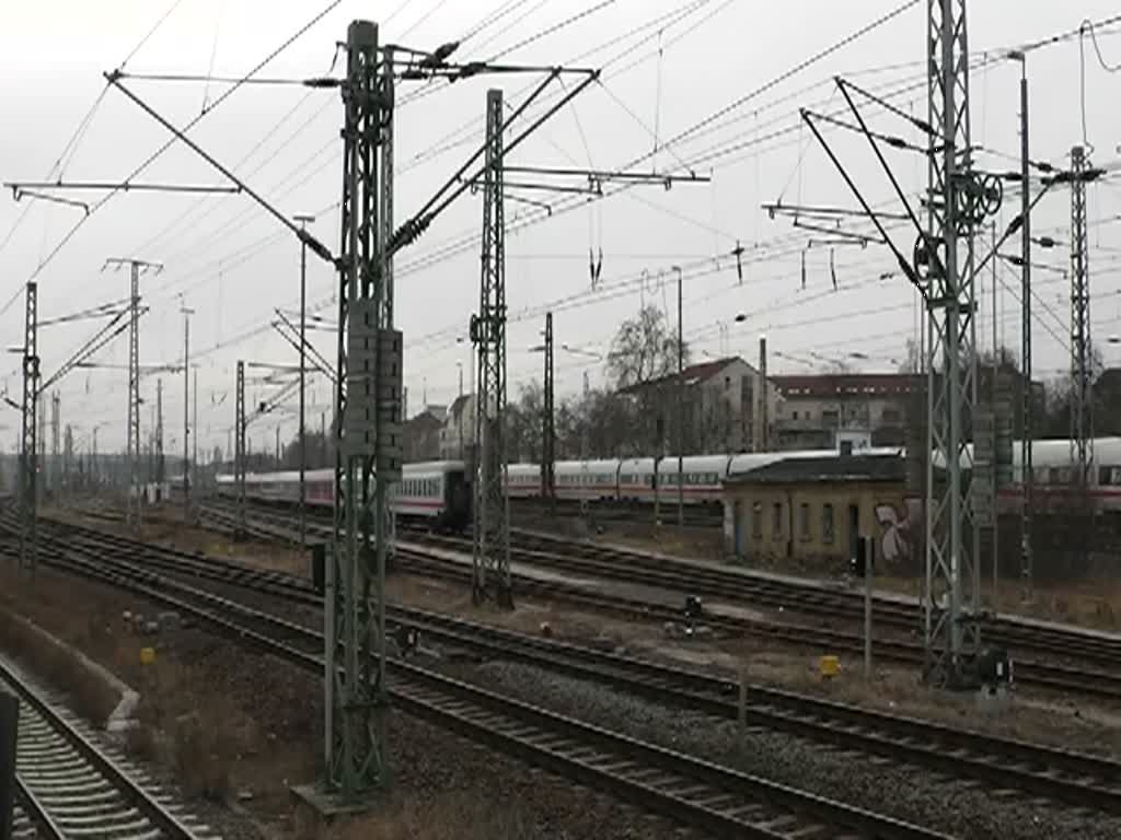 ICE 790 vor wenigen Minuten von Leipzig Hbf losgefahren und fhrt hier nach Hamburg-Altona und endet dort.Aufgenommen am 27.01.2012 in Leipzig