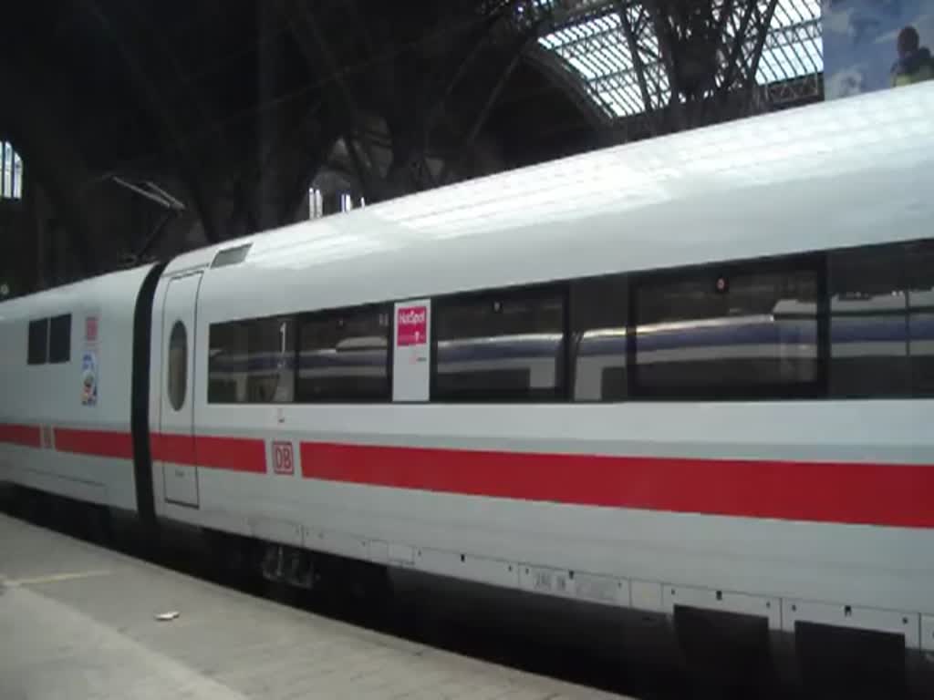 ICE 890 steht hier in Leipzig Hbf wo er in wenigen Minuten nach Hamburg-Altona losfhrt.Aufgenommen 06.05.2011 in Leipzig