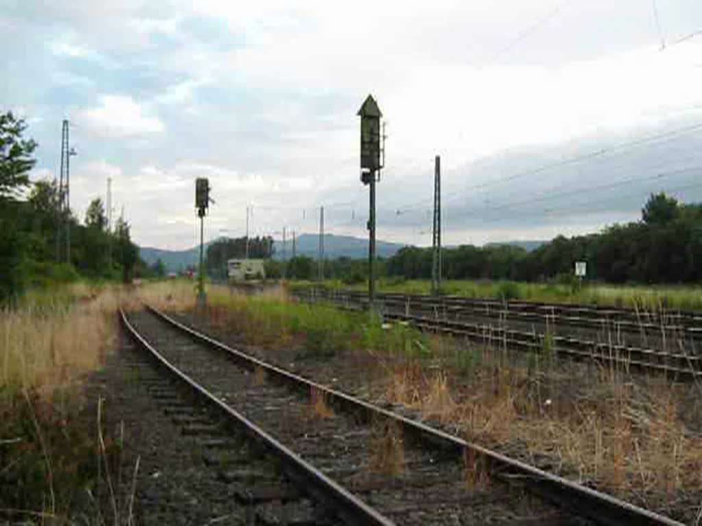 ICE auf Abwegen. Ein ICE 1 bei der Durchfahrt des Bahnhofes Eschwege West, auf der alten Nord-Sd-Verbindung (Hannover - Frankfurt), Samstags morgens um 5:40h Sommer 2007. Vermutlich bei einer berfhrungsfahrt.