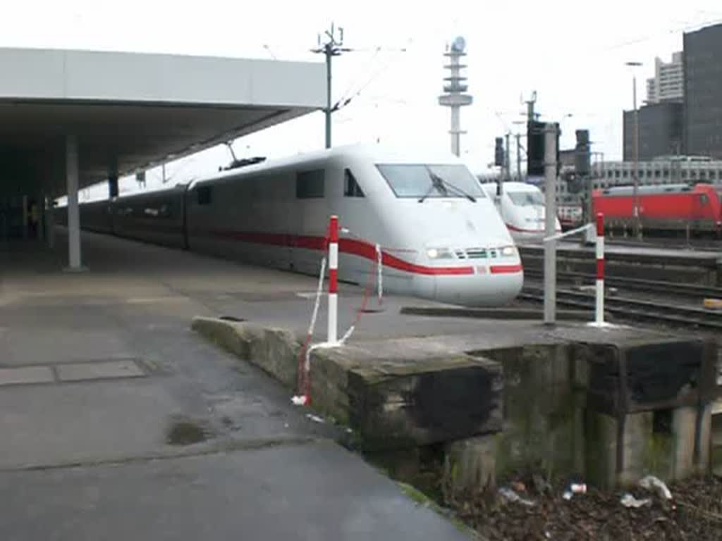 ICE  Landshut  fhrt als ICE 72 von Hamburg nach Zrich aus Hannover aus. 24.12.2008