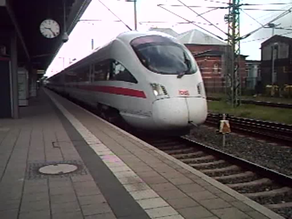 ICE1003 von Warnemnde nach Mnchen Hbf.bei der Ausfahrt im Rostocker Hbf.(09.08.08)